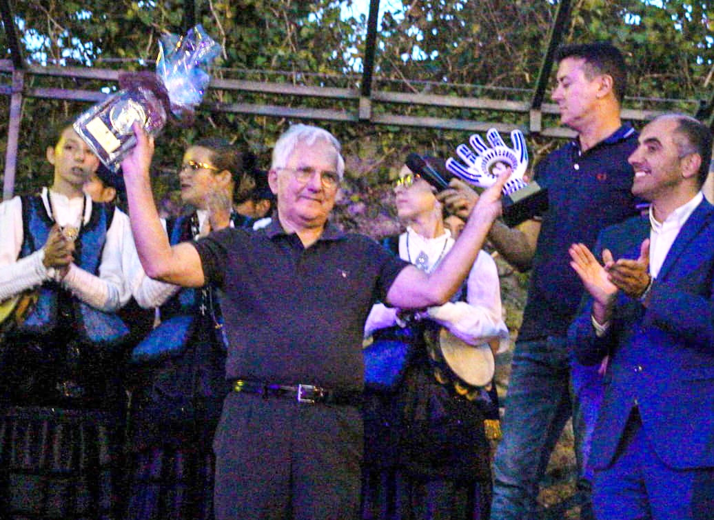 Jorge Gu00f3mez Gude tras dal el pregu00f3n en Poio