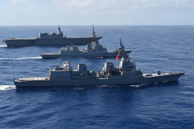 La fragata 'Méndez Núñez' durante su tránsito hacia el mar de Filipinas, dónde ha realizado diversos ejercicios de interoperabilidad y de intercambio de personal entre unidades con la Armada de Japón.