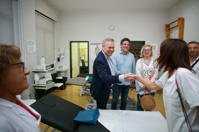El Conselleiro De Sanidade, Antonio Gómez Caamaño, Visita El Centro De Saude De Becerreá.