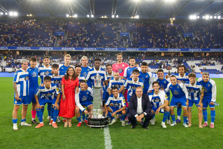 El Dépor calienta motores para la Liga llevándose el Teresa Herrera