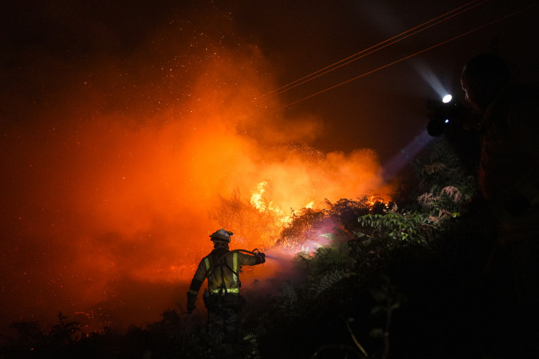 El Estado decreta la premergencia por la avalancha de incendios de Galicia y otras partes de España