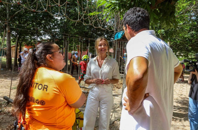 La conselleira de Política Social, Fabiola García, visita Galipark Multiaventuras