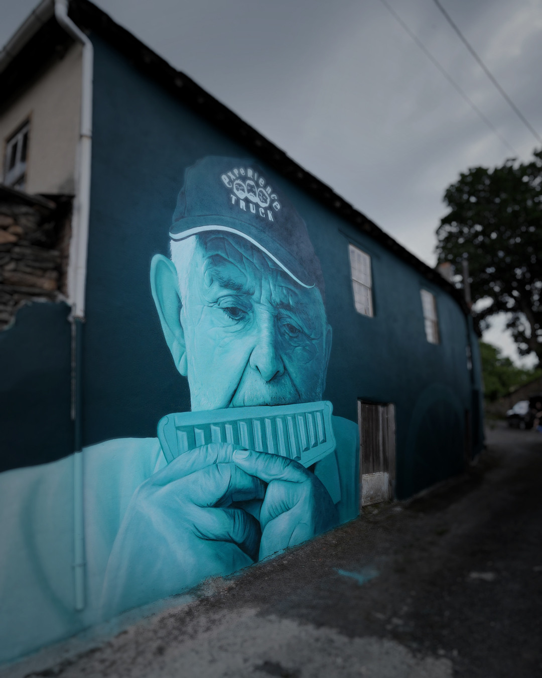 O Afiador, mural de Mon Devane en una foto de su Facebook