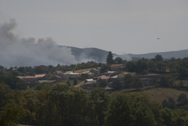 Vista de los incendios del Macizo Central, a 11 de agosto de 2025, en Chandrexa de Queixa, Ourense, Galicia (España).