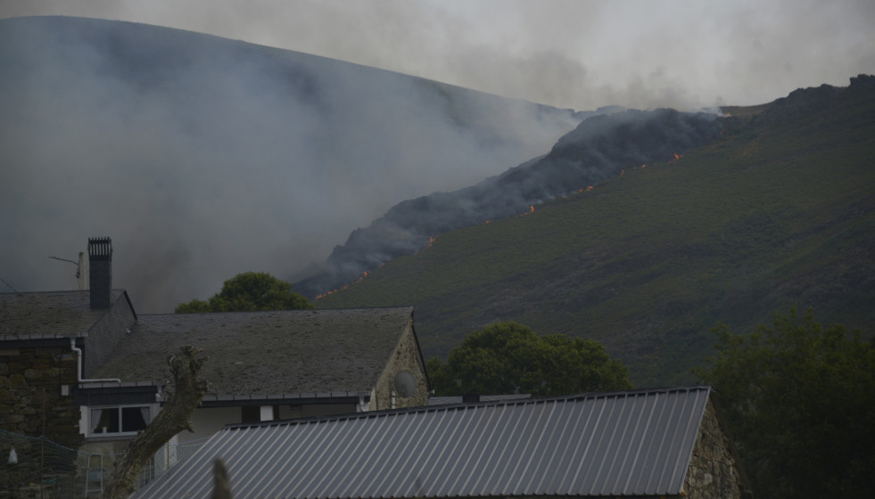 Vista de los incendios del Macizo Central en Chandrexa de Queixa, Ourense