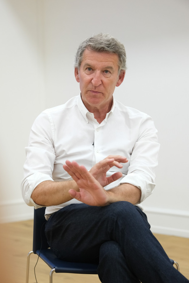 El presidente del Partido Popular, Alberto Núñez Feijóo, durante una entrevista para Europa Press.