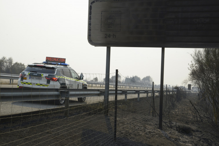 Cortadas la N-525 en As Estivadas y la OU-533 en O Bolo debido a los incendios