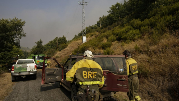 Cuarta víctima mortal en la oleada de incendios forestales: un bombero ourensano de 57 años tas volcar una autobomba