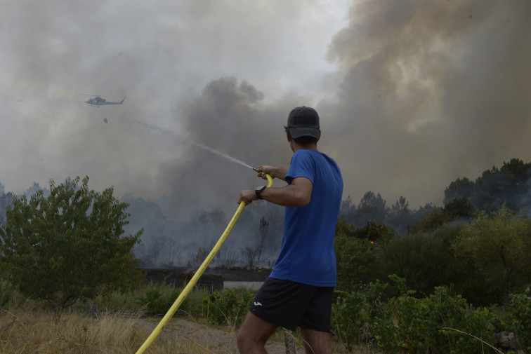 El 'Nunca Máis' de los montes gallegos con protestas en casi 30 localidades por la gestión de los incendios