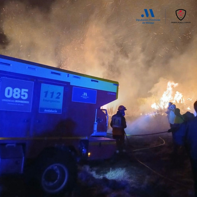 Bomberos desplazados a Ourense revisan perímetros y posibles reactivaciones