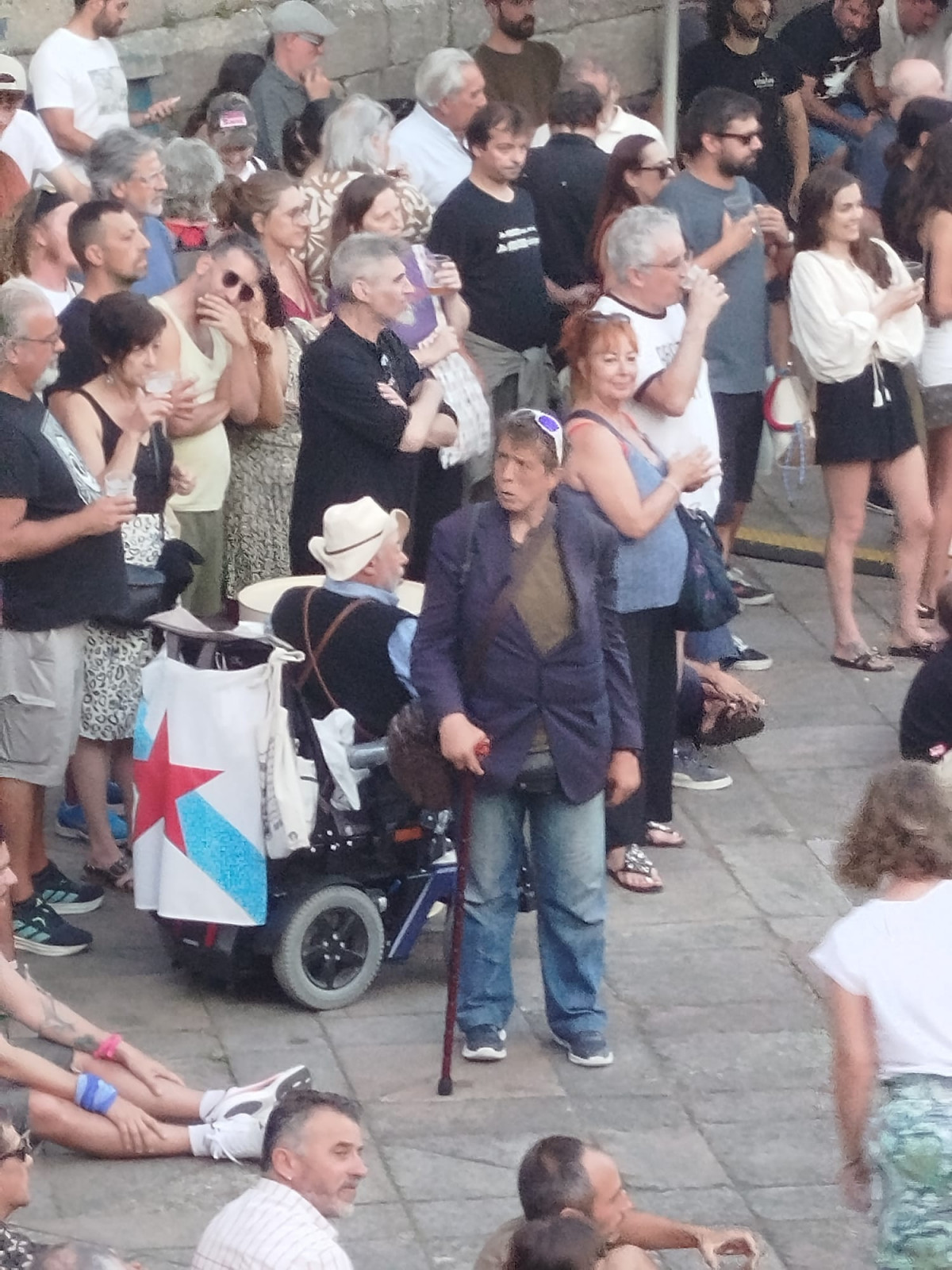 Parte do pu00fablico vendo a Sumrru00e1 no Feito a Man