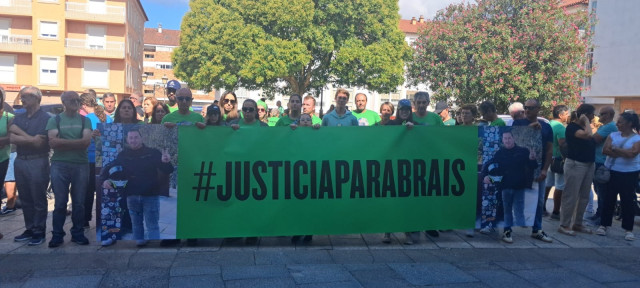 Concentración ante los juzgados de Tui (Pontevedra)  para rechazar la puesta en libertad del conductor que arrolló al motorista Brais Otero en O Rosal, causándole la muerte, y abandonando el lugar del siniestro.