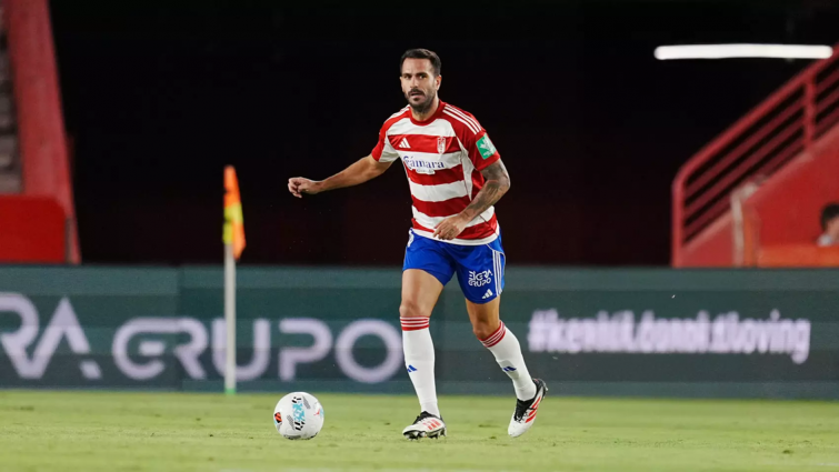 Pablo Insua termina su contrato con el Granada y es libre para regresar a Riazor