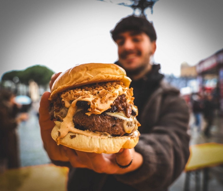 A Coruña y Vigo dictarán sentencia para elegir a la mejor hamburguesa de España en The Champions Burger