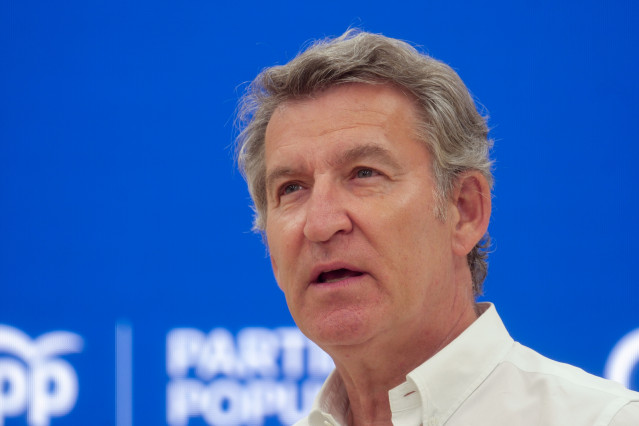 El presidente del Partido Popular, Alberto Núñez Feijóo, durante una entrevista para Europa Press.