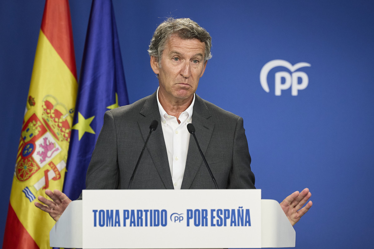 El presidente del PP, Alberto Núñez Feijóo, durante una rueda de prensa posterior a la reunión del Comité de Dirección del PP, en la sede del partido, a 25 de agosto de 2025, en Madrid (España)