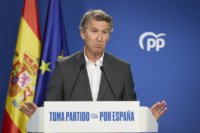El presidente del PP, Alberto Núñez Feijóo, durante una rueda de prensa posterior a la reunión del Comité de Dirección del PP, en la sede del partido, a 25 de agosto de 2025, en Madrid (España).