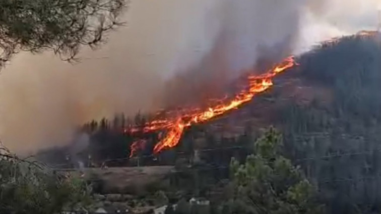 Declarado un incendio en Pobra do Brollón próximo a las viviendas de Golmar, Conceado y San Pedro