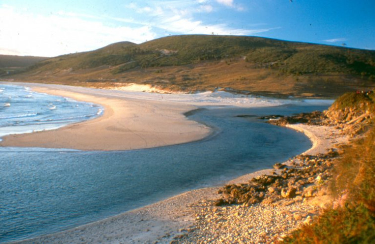 Fallece una mujer en Cee tras ser rescatada inconsciente del mar  junto a un hombre y un menor