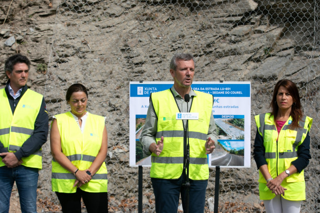 El presidente de la Xunta, Alfonso Rueda, durante la visita.