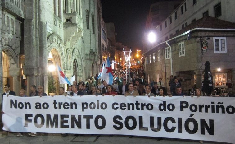 Mobilización no centro do Porriño polo soterramento das vías do tren