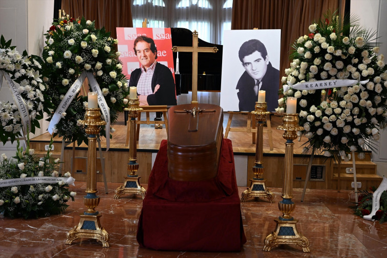 Se va Manuel de la Calva, pero “Resistiré” seguirá como la canción de la vida