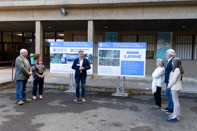 El conselleiro de Educación, Ciencia, Universidades e Formación Profesional, Román Rodríguez, durante la presentación del proyecto de rehabilitación integral del Instituto Arzobispo Xelmírez II, en Santiago de Compostela