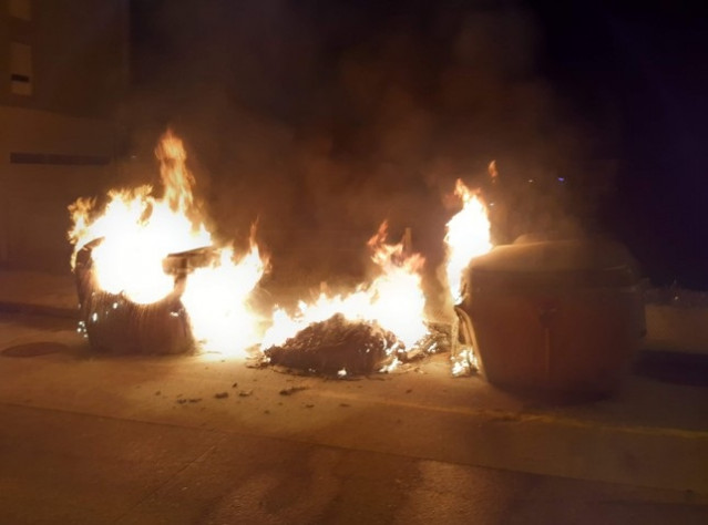 Incendio por una quema descontrolada de neumáticos en Lugo