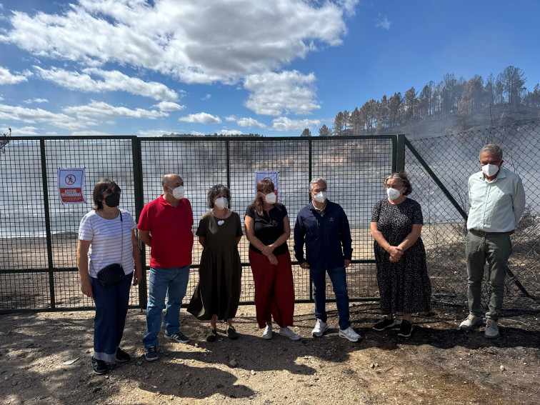 El incendio del vertedero de A Rúa es asumido por la Diputación de Ourense con un contrato de emergencia