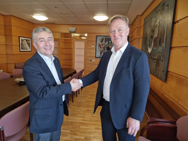 El rector de la UDC, Ricardo Cao, junto al prestigioso investigador sueco, Ulf Linderfalk