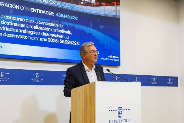 El presidente de la Diputación de Ourense, Luis Menor, ofrece una rueda de prensa para dar cuenta de los asuntos aprobados en Junta de Gobierno