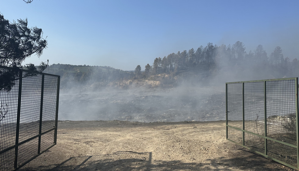 VERTEDERO A RÚA DE VALDEORRAS 23 DE AGOSTO 4 (FOTO CEDIDA)