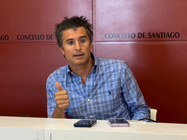 El presidente del PP de Santiago, Borja Verea, en rueda de prensa.