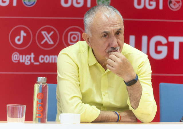 Archivo - El secretario general de UGT, Pepe Álvarez, durante una rueda de prensa, en la sede de UGT, a 1 de agosto de 2025, en Madrid (España).
