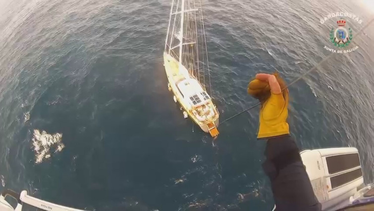 (VÍDEO) Muere el tripulante de un velero evacuado a Burela tras sufrir un golpe en la cabeza