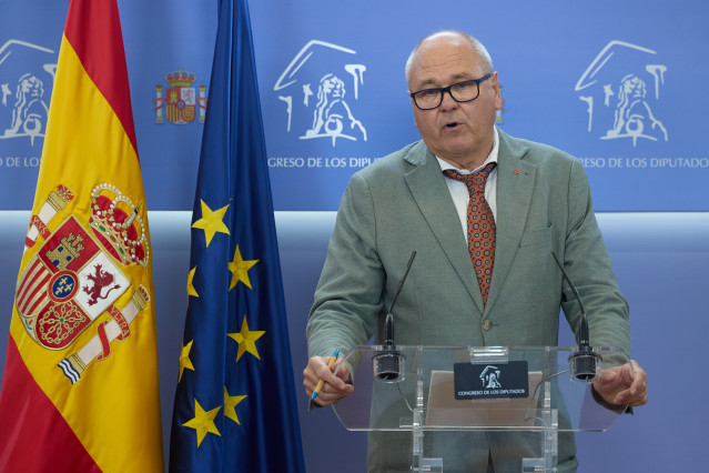 Archivo - El diputado de Sumar Félix Alonso durante una rueda de prensa.