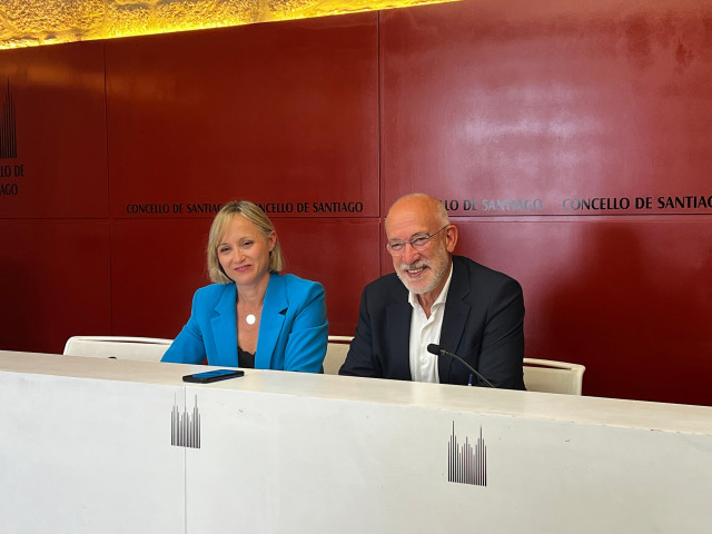 Los concejales del PSdeG-PSOE en Santiago, Marta Abal y Gumersindo Guinarte.