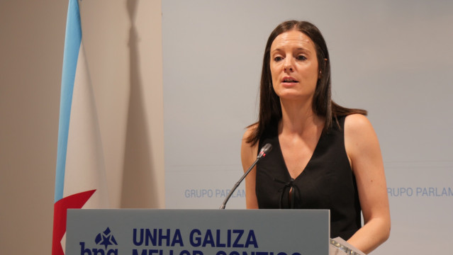 Archivo - La viceportavoz parlamentaria del BNG Olalla Rodil en una rueda de prensa en el Parlamento.