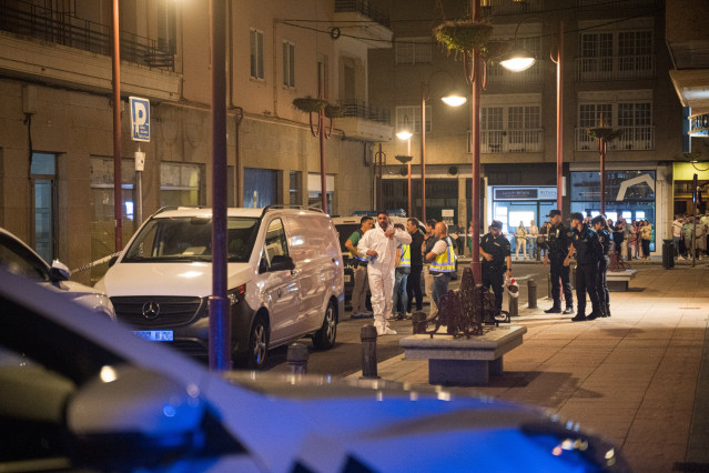 Especialistas y agentes se trasladan al lugar de los hechos, a 5 de septiembre de 2025, en Vilagarcía de Arousa, Salnés, Pontevedra (Galicia). E