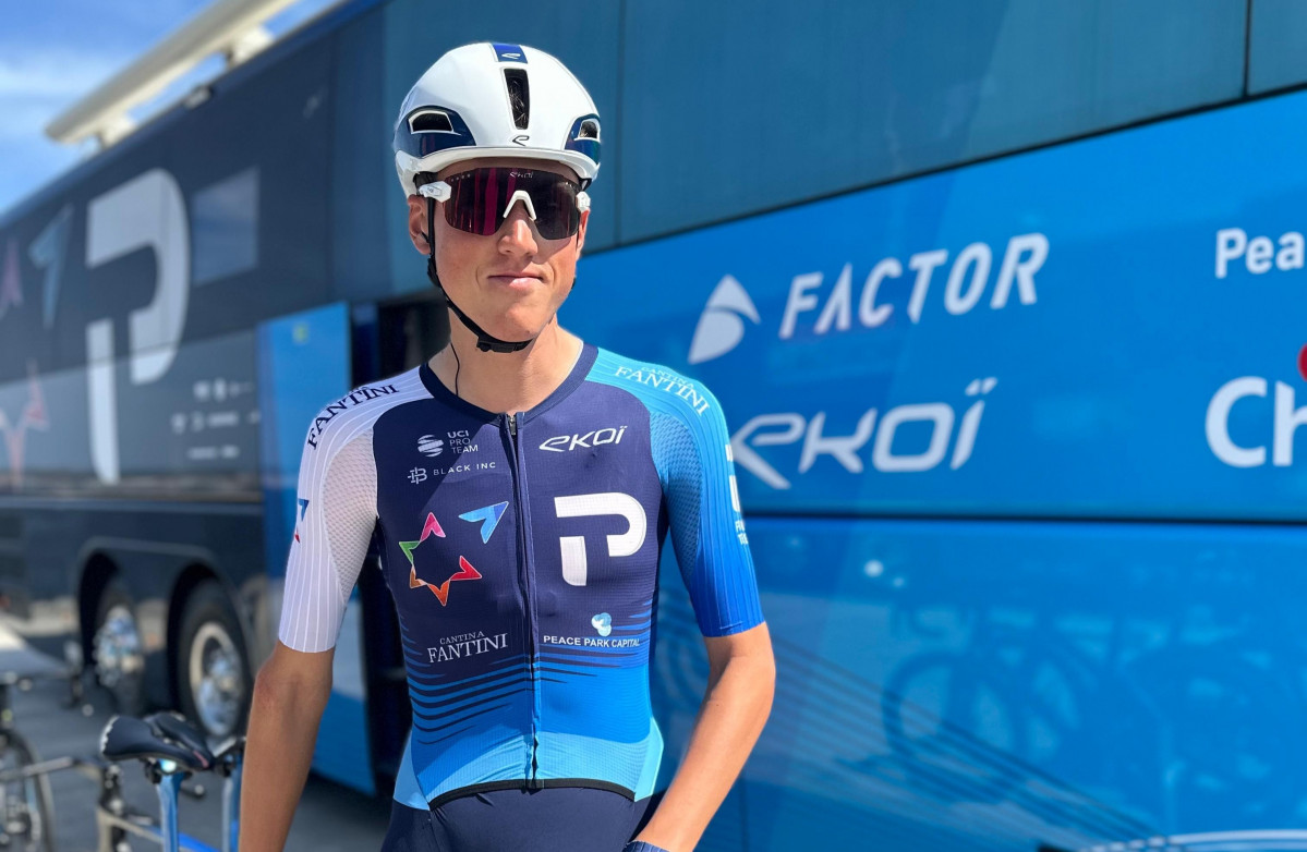 Israel Premier Tech retira el nombre del país del maillot en La Vuelta 2025.