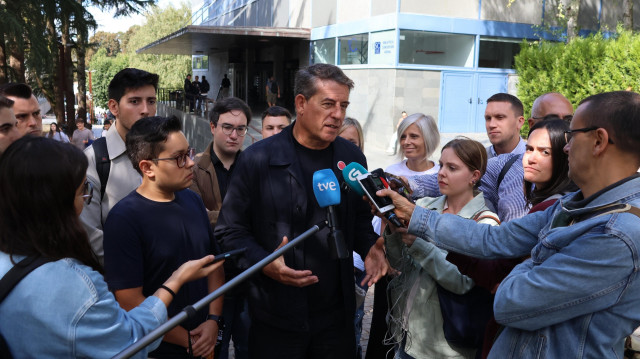 El secretario xeral del PSdeG, José Ramón Gómez Besteiro, en declaraciones a los medios en el Campus USC