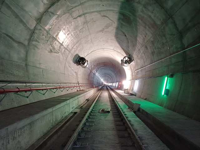 Túnel de Oural finalizado.