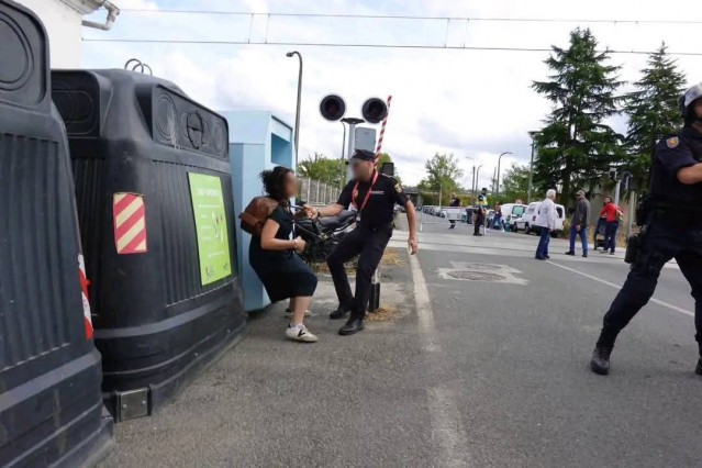 Minutos antes de la detención de la responsable comarcal de BNG Sur, Rosana Prieto, participante de las protestas propalestinas de La Vuelta, en Monforte de Lemos, a 7 de septiembre de 2025.