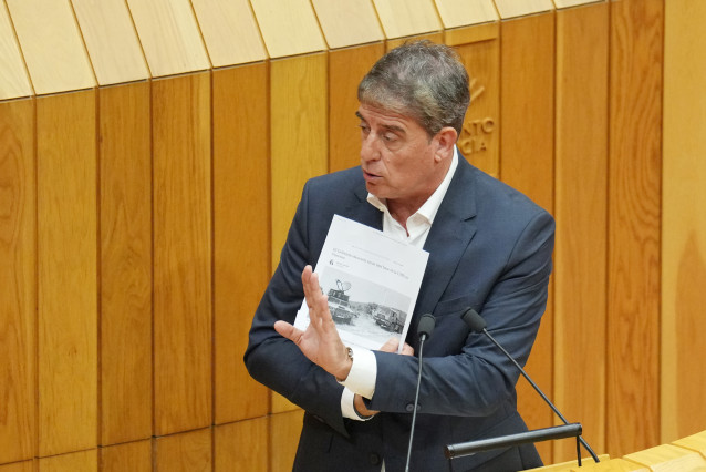 El portavoz del grupo parlamentario socialista de Galicia, José Ramón Gómez Besteiro, comparece en el Parlamento gallego, a 9 de septiembre de 2025, en Santiago de Compostela, A Coruña, Galicia (España). Rueda comparece por iniciativa propia para explicar