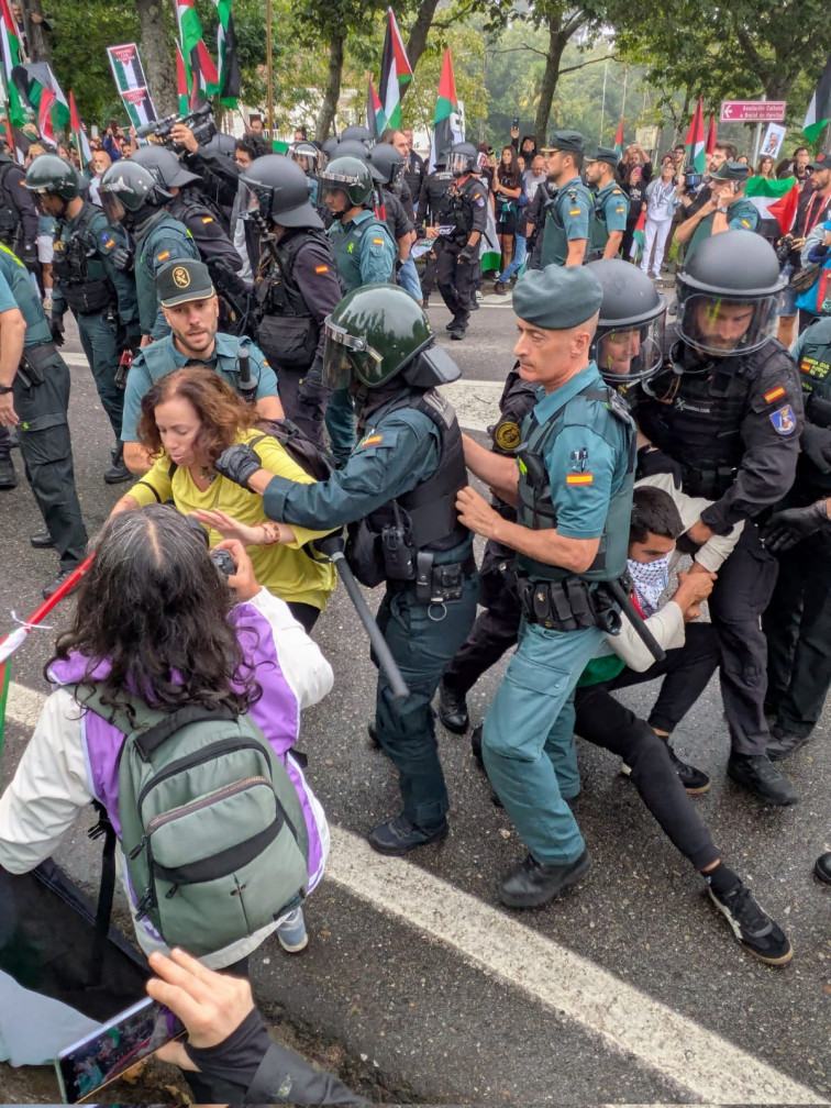 Manifestantes pro-Palestina logran cambiar el final de La Vuelta a España en Mos (vídeo)