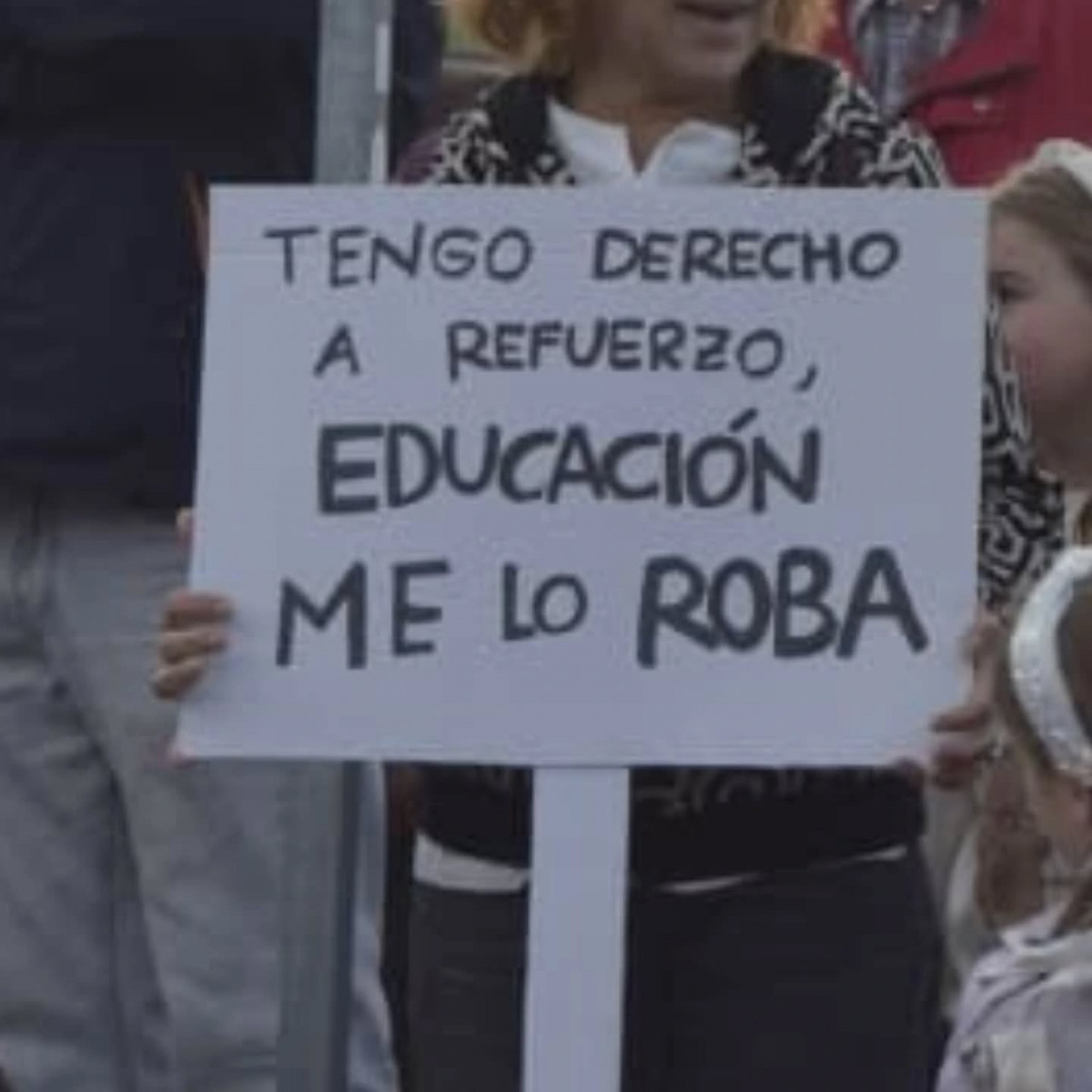 Protesta en el CEIP Mestre Martu00ednez Alonso de Mos en una foto del Facebook de Atenciu00f3n Selectiva