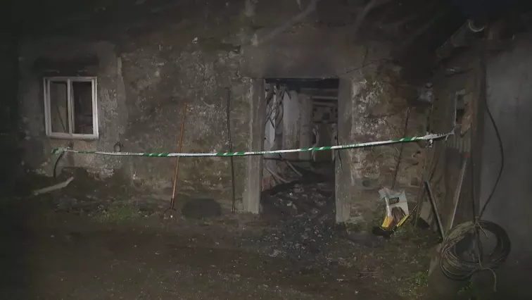 Muere un hombre  en el incendio de una vivienda en Aranga