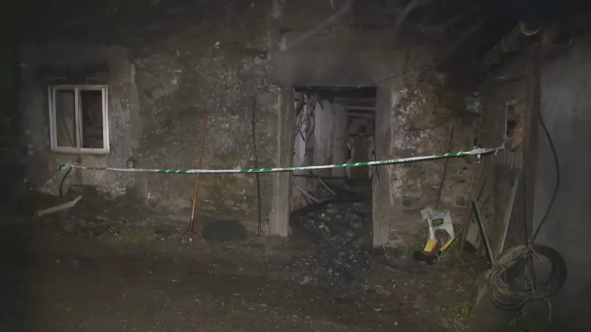 Casa incendiada en Aranca en una imagen de la CRTVG