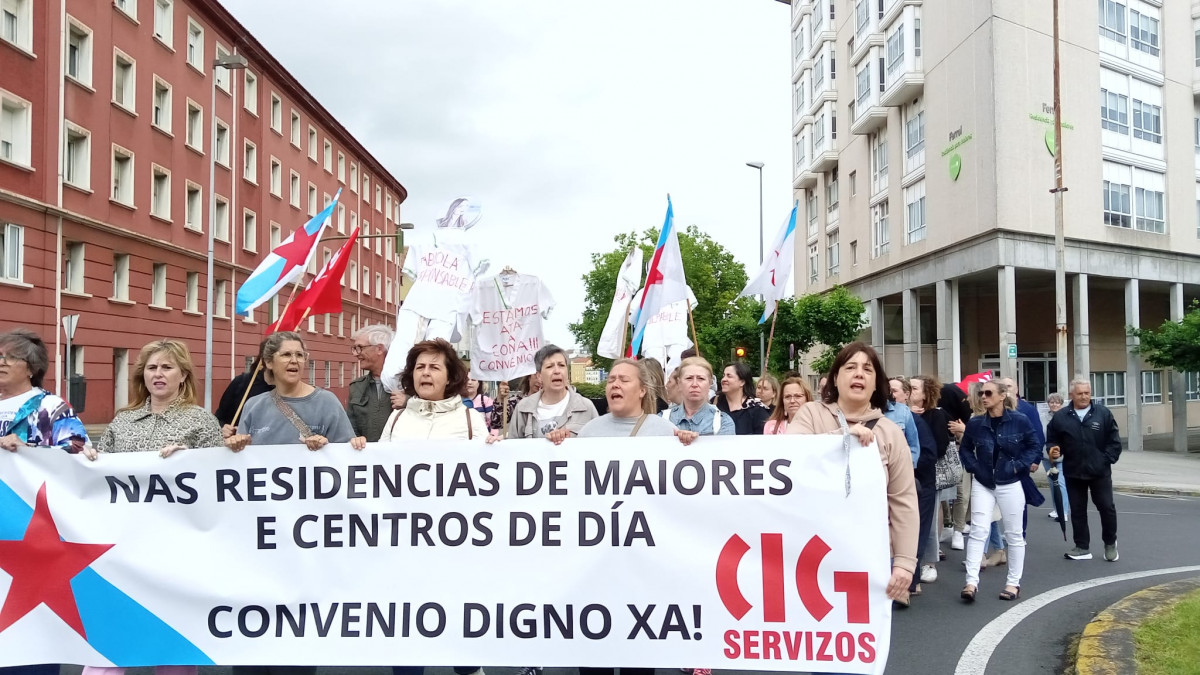 Una pasada movilizaciu00f3n de las trabajadoras de residencias en una imagen de la CIG Ferrol