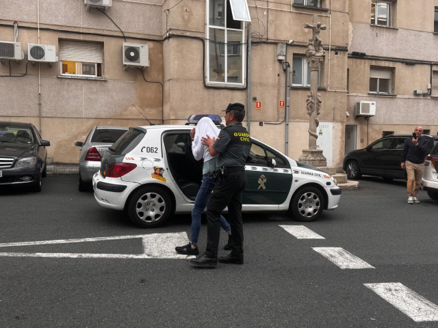Tres detenidos y dos investigados de un grupo criminal vinculado con varios robos con fuerza en viviendas de O Carballiño (Ourense).